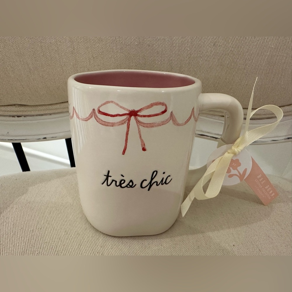 🎀 Rae Dunn NWT Très Chic Ceramic Bow Mug - White and Pink